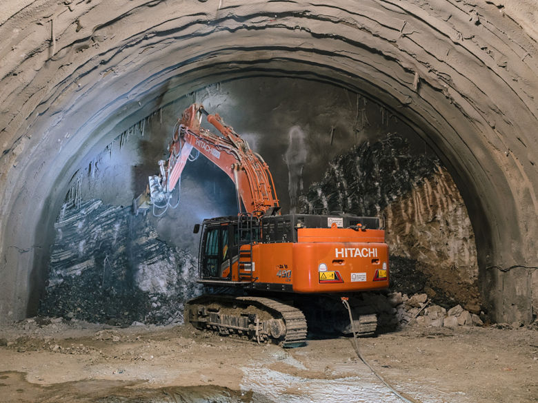 High-performing Hitachi excavator keeps Italian rail project on